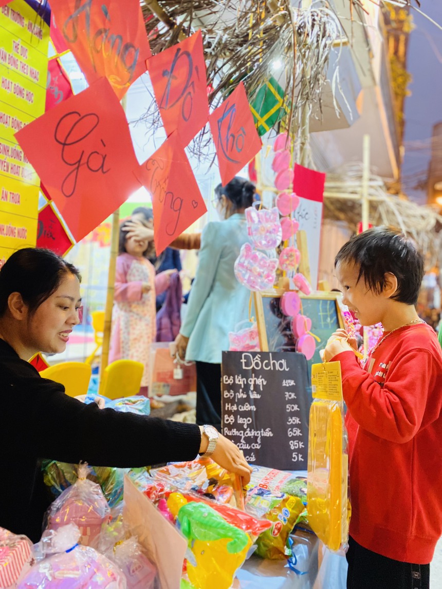 Chậu hồng xanh cả bông lẫn nụ - Ảnh 1. Chậu hồng xanh cả bông lẫn nụ - Ảnh 1.