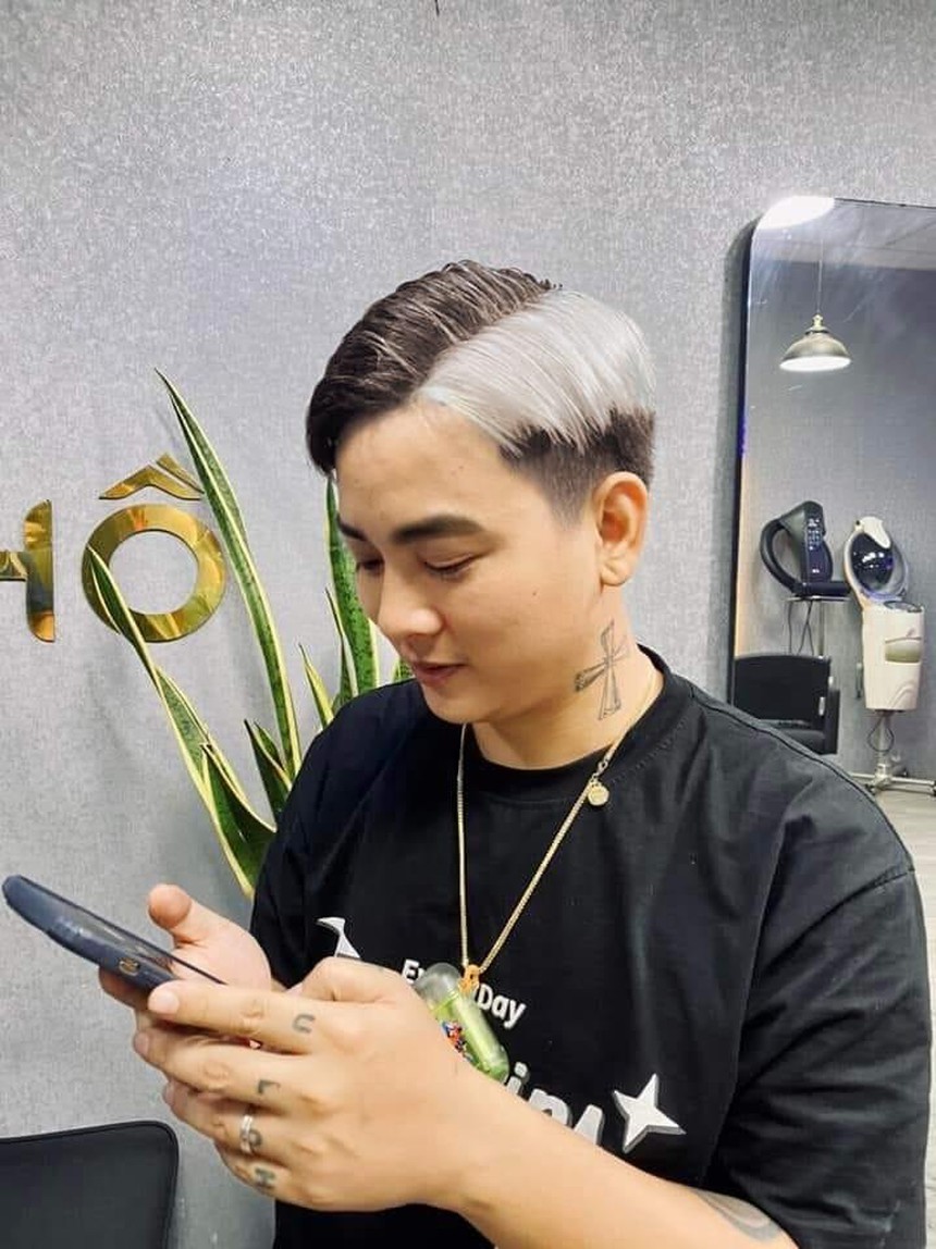 Hoài Lâm tậu xe mới, cuộc sống khác hẳn kể từ ngày tái xuất showbiz - Ảnh 2. Hoài Lâm tậu xe mới, cuộc sống khác hẳn kể từ ngày tái xuất showbiz - Ảnh 2.