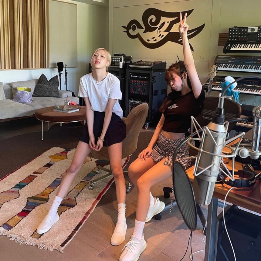 Đụng hàng Dua Lipa nhưng Jennie Blackpink lại cá tính hơn nhiều - Ảnh 6. Đụng hàng Dua Lipa nhưng Jennie Blackpink lại cá tính hơn nhiều - Ảnh 6.