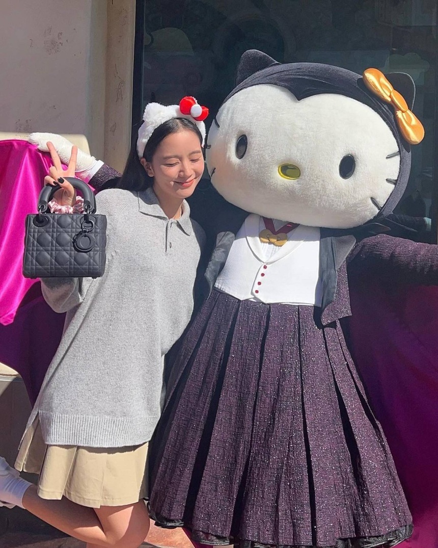 (Bài đăng Tết) Bộ sưu tập túi xách Dior đầy thèm muốn của Jisoo Blackpink - Ảnh 6.