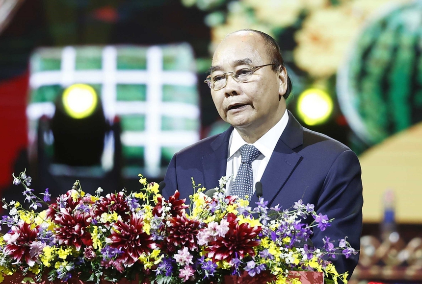 Ban Chấp hành Trung ương Đảng đồng ý để đồng chí Nguyễn Xuân Phúc thôi giữ các chức vụ - Ảnh 1.