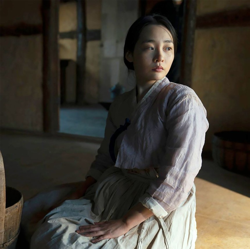 'Pachinko' Kim Min Ha sở hữu kỹ năng diễn xuất tuyệt vời nhưng gu thời trang quá tệ? - Ảnh 2.