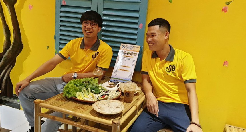 Ngoài sự nghiệp quần đùi áo số, các cầu thủ Việt Nam còn là những doanh nhân cực mát tay: Đoàn Văn Hậu đầu tư vào thời trang, Văn Đức ‘chịu chơi’ mở hẳn khách sạn - Ảnh 4. Ngoài sự nghiệp quần đùi áo số, các cầu thủ Việt Nam còn là những doanh nhân cực mát tay: Đoàn Văn Hậu đầu tư vào thời trang, Văn Đức ‘chịu chơi’ mở hẳn khách sạn - Ảnh 4.