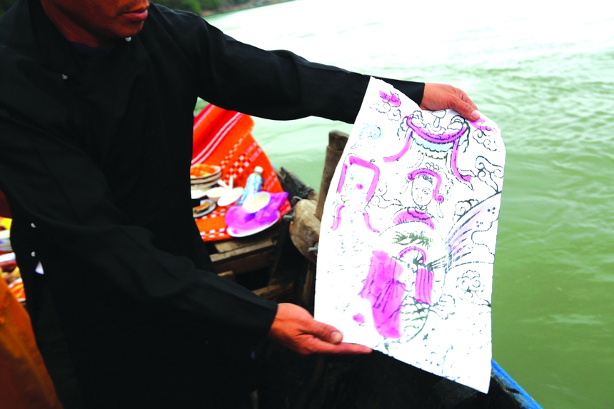 Lê Bích và cuộc 'hành hương' cùng vàng mã - Ảnh 6.