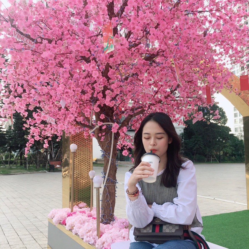 Ngày cận tết, đâu đâu cũng 'thèm' shipper: Tài xế làm hết công suất, đợt cao điểm kiếm 10 triệu đồng  - Ảnh 1.