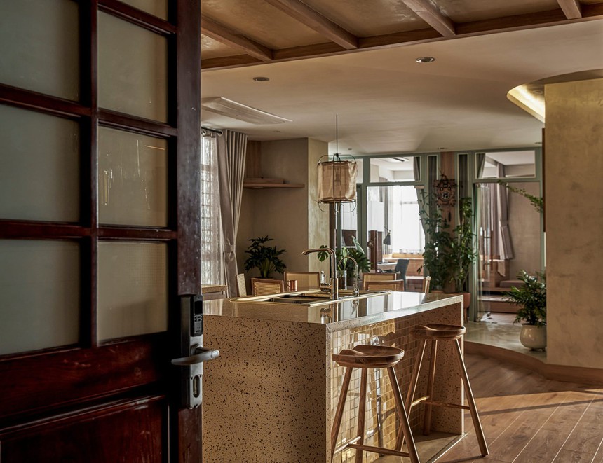 (21/1) Mua căn hộ 143 m2 không ưng ý, vợ chồng Sài Gòn đập hết vách ngăn, trồng cây xanh khắp các phòng, không mua TV để giáo dục con  - Ảnh 2.