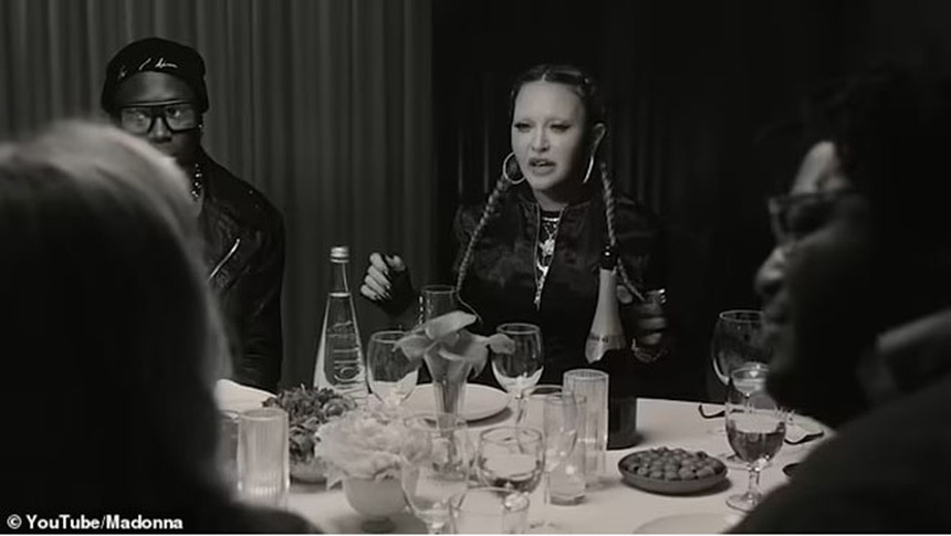 (Bài đăng Tết) Madonna tổ chức tour diễn thế giới kỷ niệm 40 năm sự nghiệp siêu 'hit', liệu có giữ được vị thế 'Nữ hoàng pop'? - Ảnh 1. (Bài đăng Tết) Madonna tổ chức tour diễn thế giới kỷ niệm 40 năm sự nghiệp siêu 'hit', liệu có giữ được vị thế 'Nữ hoàng pop'? - Ảnh 1.