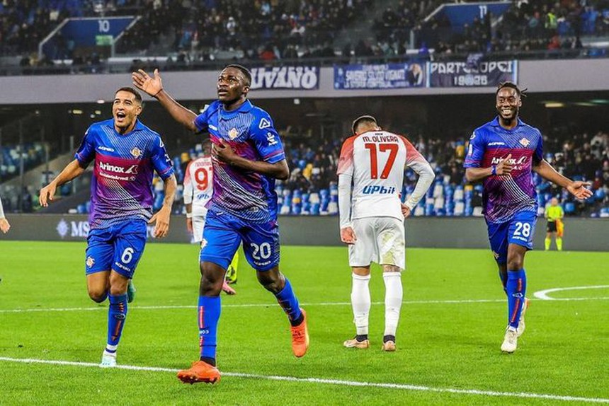 Tin nóng bóng đá sáng 18/1: Người giàu nhất nước Anh muốn mua MU - Ảnh 5. Tin nóng bóng đá sáng 18/1: Người giàu nhất nước Anh muốn mua MU - Ảnh 5.