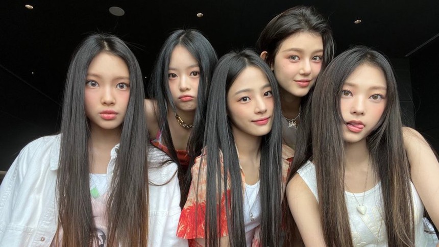 NewJeans lập kỷ lục trở thành nhóm nhạc Kpop lọt BXH Billboard Hot 100 nhanh nhất lịch sử - Ảnh 1. NewJeans lập kỷ lục trở thành nhóm nhạc Kpop lọt BXH Billboard Hot 100 nhanh nhất lịch sử - Ảnh 1.