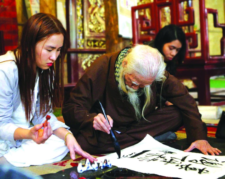 (Báo Tết) Hệ giá trị Việt Nam - PGS-TS Bùi Hoài Sơn: Văn hóa cần trở thành hệ điều tiết cho sự phát triển - Ảnh 2. (Báo Tết) Hệ giá trị Việt Nam - PGS-TS Bùi Hoài Sơn: Văn hóa cần trở thành hệ điều tiết cho sự phát triển - Ảnh 2.