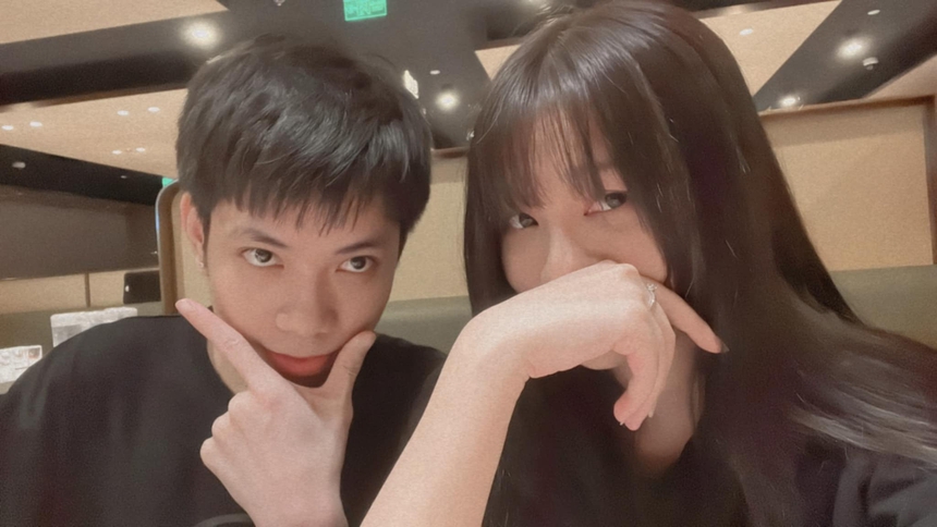 Cùng bạn gái MC Liên Quân phát 'cẩu lương', VGM.Quang Hải trêu tức cộng đồng FA - Ảnh 1.