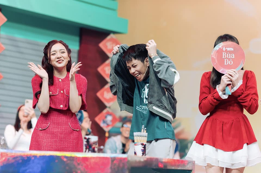 Cùng bạn gái MC Liên Quân phát 'cẩu lương', VGM.Quang Hải trêu tức cộng đồng FA - Ảnh 4.