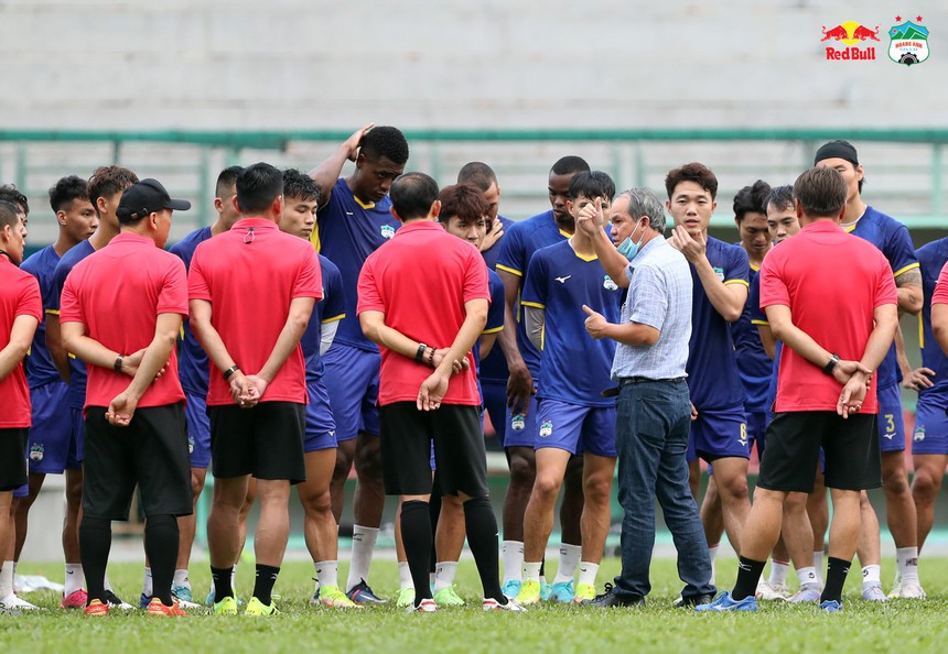 HAGL, bầu Đức, Kiatisuk, bầu Đức dọa bỏ giải, nước tăng lực