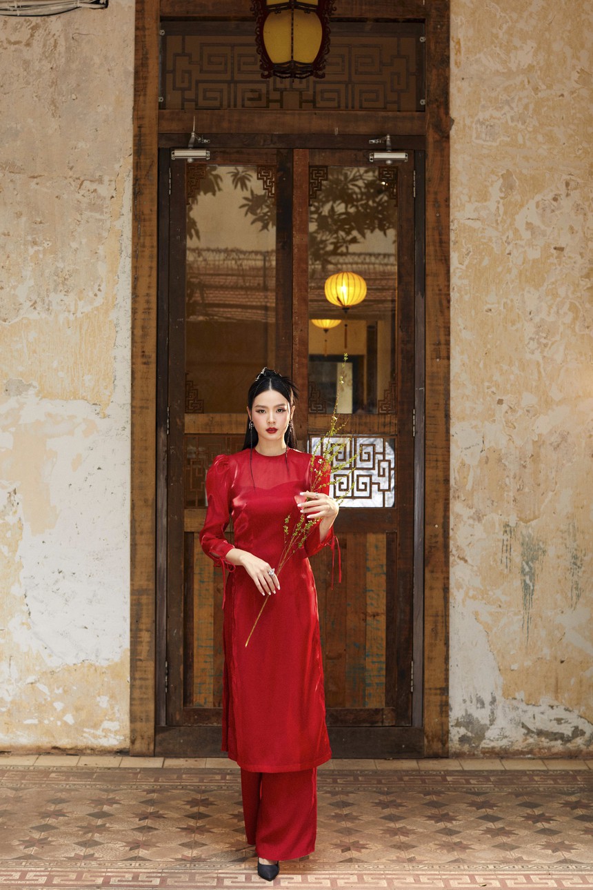 Midu: 'Dạo này mọi người hay chọc tôi là cô giáo sáng đi dạy tối lên đồ đi quẩy' - Ảnh 2. Midu: 'Dạo này mọi người hay chọc tôi là cô giáo sáng đi dạy tối lên đồ đi quẩy' - Ảnh 2.