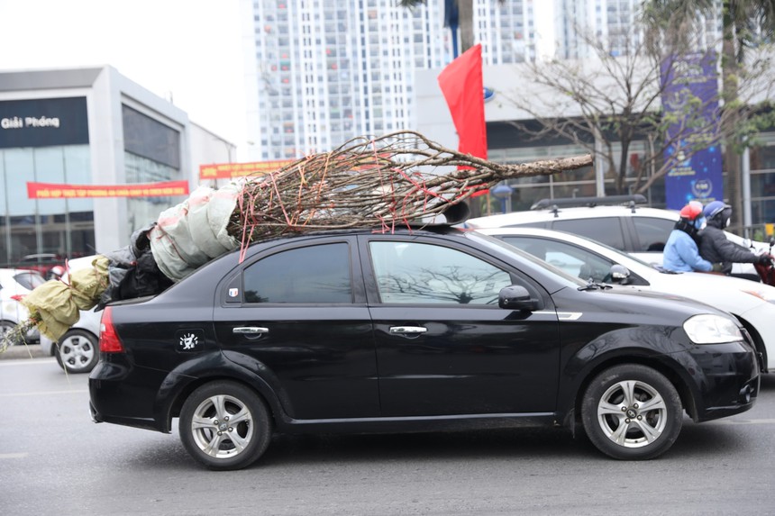 Người dân ùn ùn rời Hà Nội về các tỉnh nghỉ Tết - Ảnh 4.