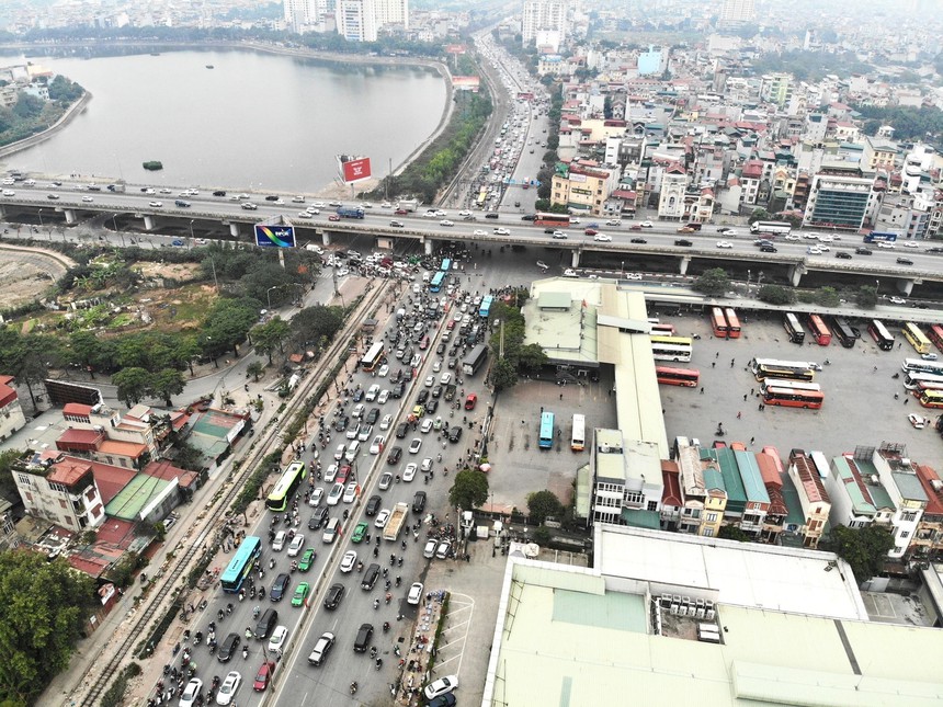 Người dân ùn ùn rời Hà Nội về các tỉnh nghỉ Tết - Ảnh 10.
