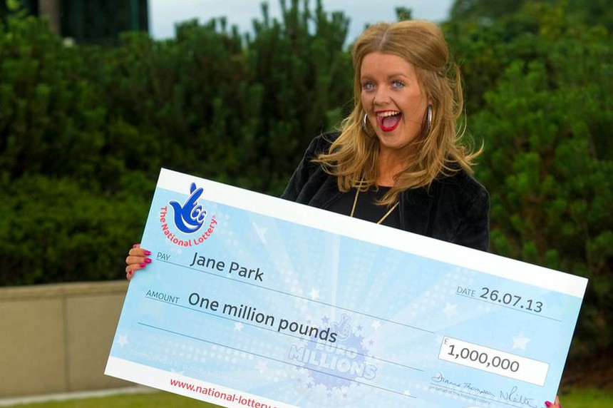 Trở thành tỷ phú ở tuổi 17 nhờ trúng xổ số, cô gái “vung tiền" phẫu thuật thẩm mỹ, tuyên bố cho người yêu 1,7 tỷ/ năm để tiêu vặt - Ảnh 1.