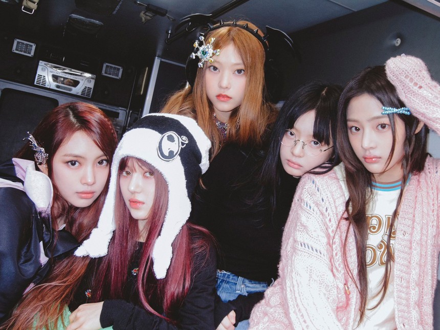 NewJeans ra MV chủ đề: Nhạc siêu bắt tai nhưng ẩn ý thông điệp sức khoẻ tâm lý, một thành viên “hoá mèo” cực xinh!  - Ảnh 7.