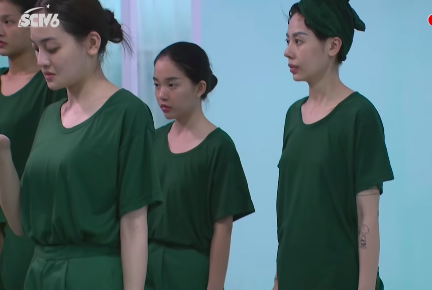 Vì sao Mai Âm Nhạc có 'gu thời trang' gây khó hiểu tại 'Sao nhập ngũ 2023'? - Ảnh 2. Vì sao Mai Âm Nhạc có 'gu thời trang' gây khó hiểu tại 'Sao nhập ngũ 2023'? - Ảnh 2.