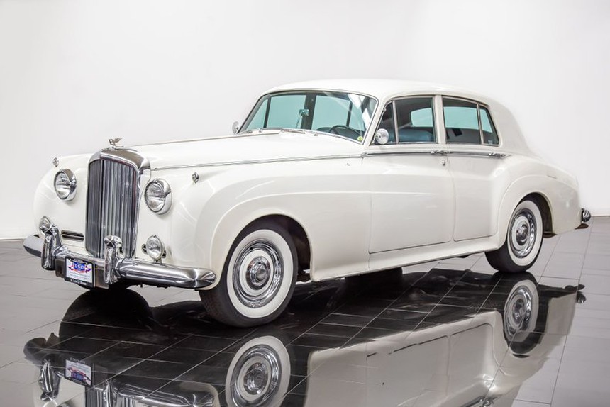 Đại gia Hoàng Kim Khánh úp mở Bentley hàng hiếm trong garage trước Tết, than phiền không có chỗ để xe - Ảnh 4. Đại gia Hoàng Kim Khánh úp mở Bentley hàng hiếm trong garage trước Tết, than phiền không có chỗ để xe - Ảnh 4.