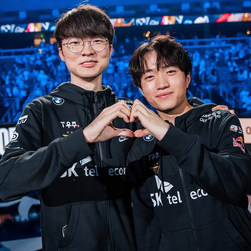 Faker chụp nghìn bức ảnh vẫn 1 kiểu tạo dáng, người duy nhất khiến "chủ tịch" thả tim hóa ra là đây! - Ảnh 8.