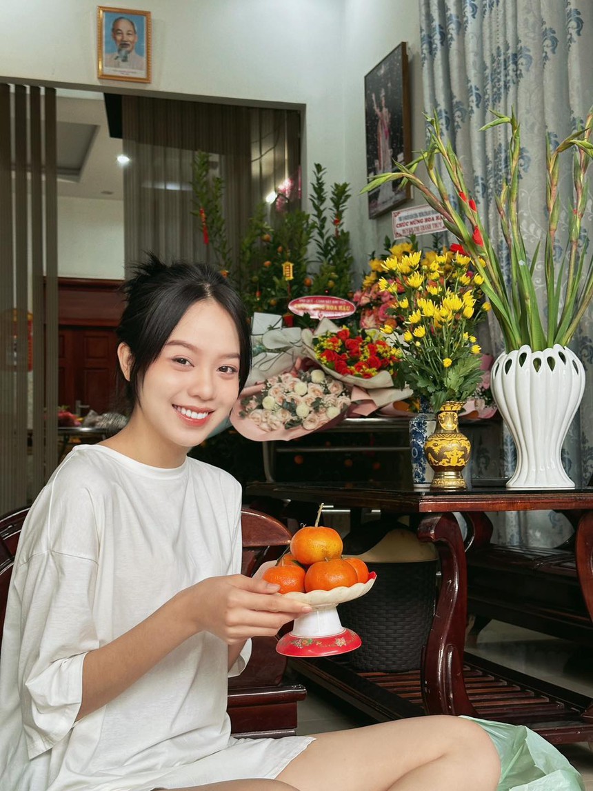 Dàn sao Vbiz rộn ràng ngày 29 Tết: Người khoe biệt thự sang trọn, người tặng bố mẹ cả căn hộ - Ảnh 2.