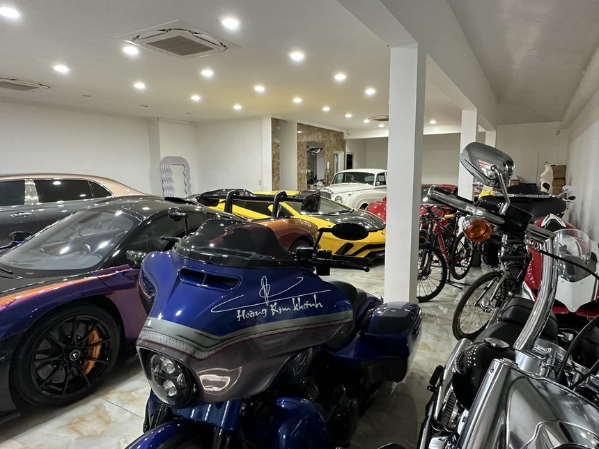 Đại gia Hoàng Kim Khánh úp mở Bentley hàng hiếm trong garage trước Tết, than phiền không có chỗ để xe - Ảnh 2. Đại gia Hoàng Kim Khánh úp mở Bentley hàng hiếm trong garage trước Tết, than phiền không có chỗ để xe - Ảnh 2.