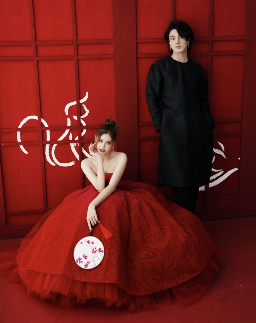 Sao Vbiz rộn ràng ngày 29 Tết: Trương Quỳnh Anh e ấp bên trai lạ, một nghệ sĩ tặng bố mẹ căn hộ sang trọng - Ảnh 11.