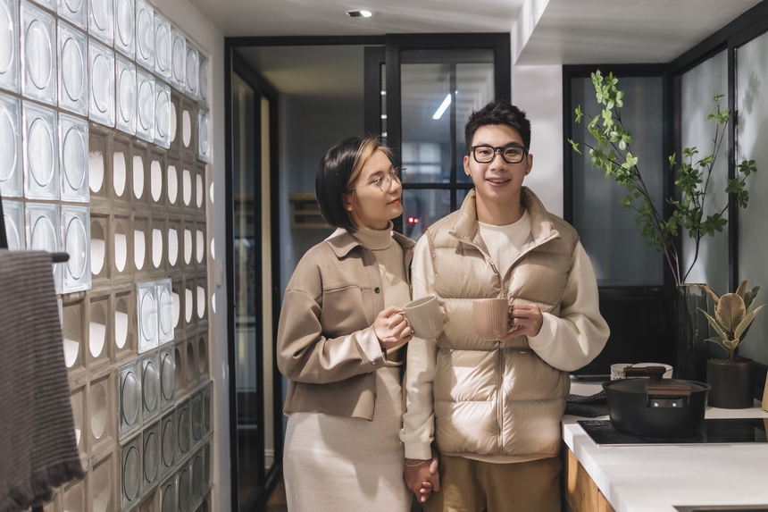 Câu chuyện “xây tổ ấm” của cặp đôi yêu nhau 15 năm chưa cưới: Chàng chi 300 triệu sửa nhà để “rước nàng về dinh” và “cái kết” viên mãn của mối tình thuở thanh xuân - Ảnh 1.