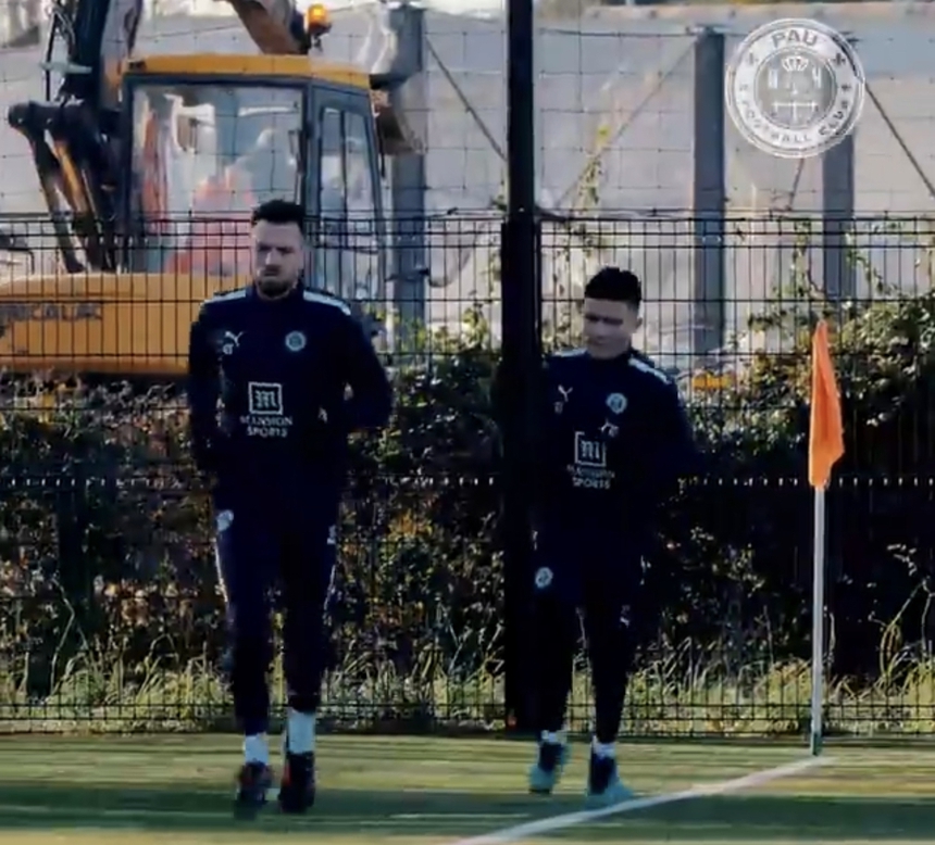 Quang Hải được đồng đội chào đón khi trở lại Pau FC sau AFF Cup 2022 - Ảnh 3. Quang Hải được đồng đội chào đón khi trở lại Pau FC sau AFF Cup 2022 - Ảnh 3.