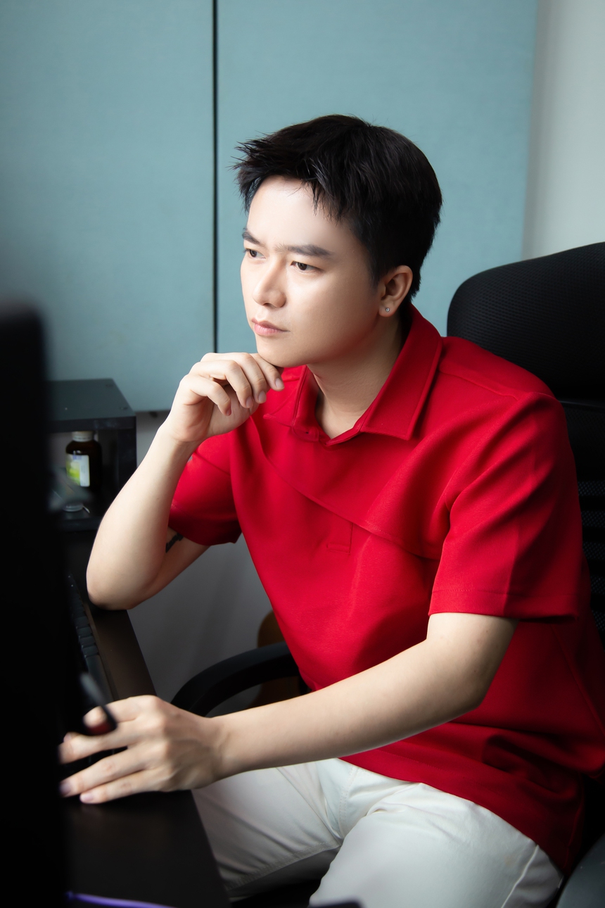 Bùi Công Nam: "Hồi mới vào nghề, cát-xê của tôi là 7-10 triệu cho 1 bài hát. Giờ đây con số đó gấp 10 lần..."  - Ảnh 14.