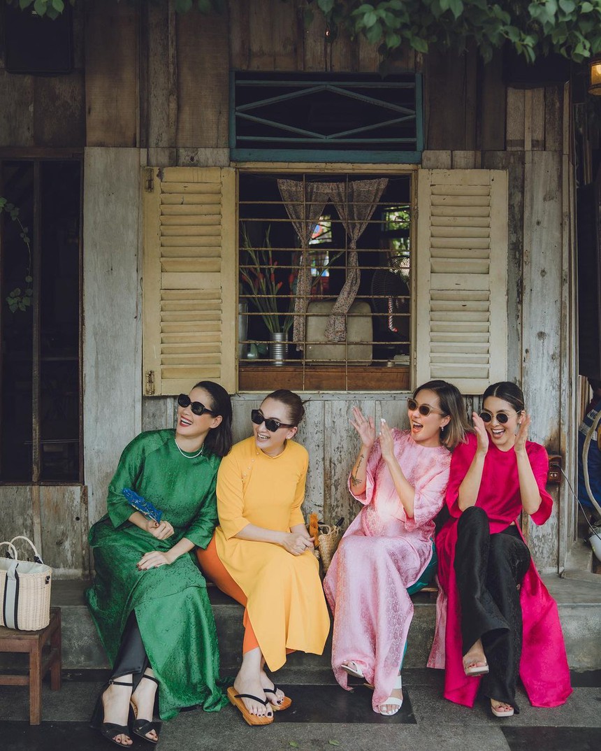 Tăng Thanh Hà tung full bộ ảnh đón Tết bên bạn bè, nhan sắc ra sao mà gây bão cõi mạng - Ảnh 4.