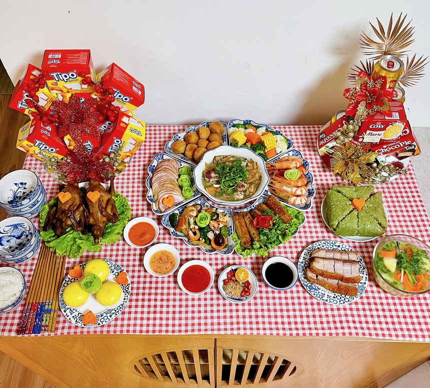 Mạng xã hội ngày 30 Tết rực rỡ với những mâm cơm tất niên khắp mọi miền, nhà nào cũng làm đủ món hoành tráng - Ảnh 2.