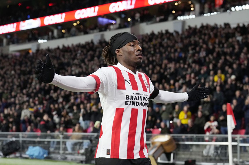 Madueke trong màu áo PSV nổi lên như một trong những cầu thủ tấn công triển vọng bậc nhất châu Âu