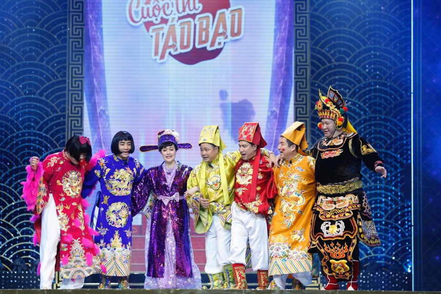 "Táo Quân 2023" lên án các cuộc thi Hoa hậu, gợi nhắc màn hô tên của "Miss Grand", Tự Long hát múa chiếm hết spotlight - Ảnh 4. "Táo Quân 2023" lên án các cuộc thi Hoa hậu, gợi nhắc màn hô tên của "Miss Grand", Tự Long hát múa chiếm hết spotlight - Ảnh 4.