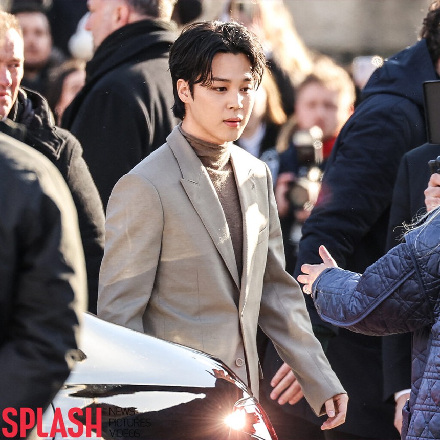 Paris 'đảo lộn' bởi sự xuất hiện của Jimin BTS tại Tuần lễ thời trang Paris - Ảnh 2.