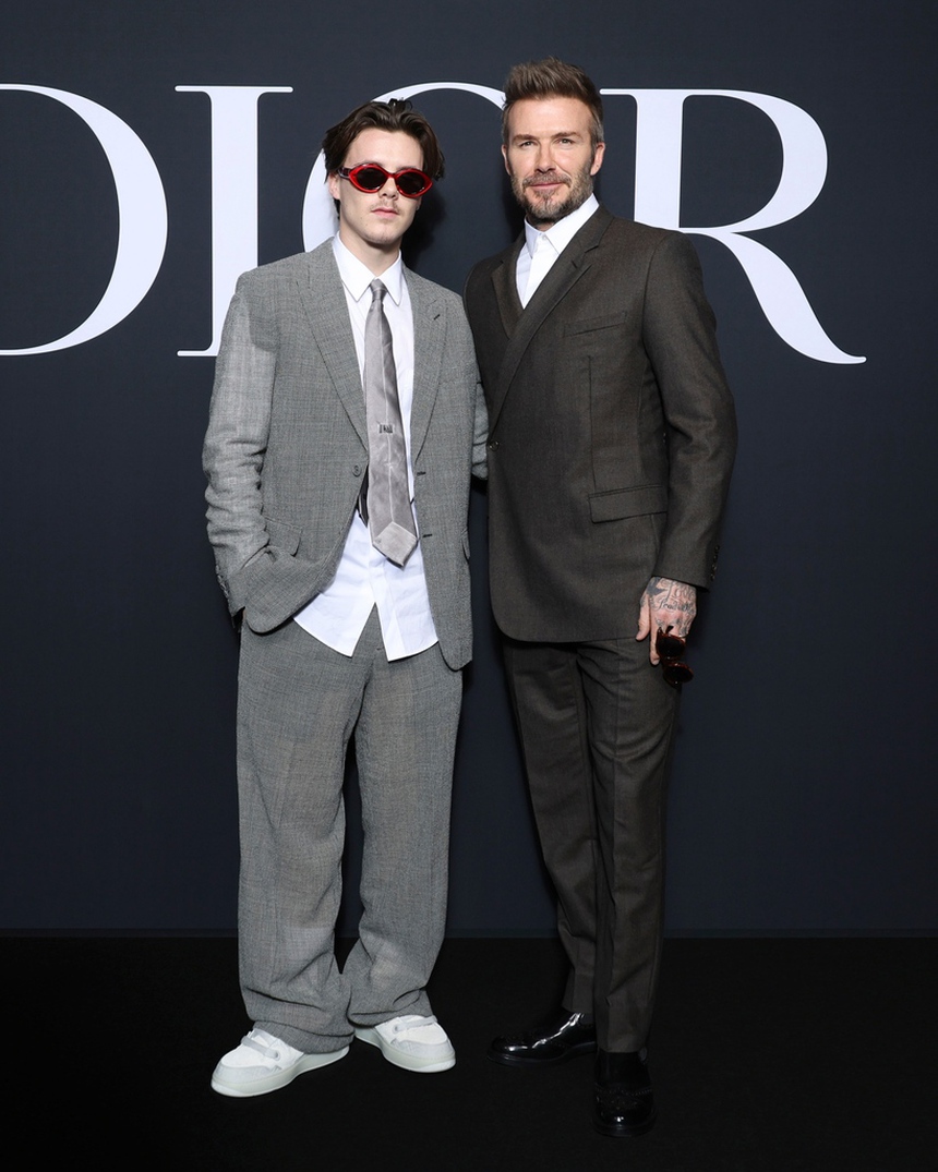 Jimin và J-Hope (BTS) xuất hiện tại show của Dior, netizen bỗng réo tên Jisoo - Suzy với lý do khó đỡ - Ảnh 9. Jimin và J-Hope (BTS) xuất hiện tại show của Dior, netizen bỗng réo tên Jisoo - Suzy với lý do khó đỡ - Ảnh 9.