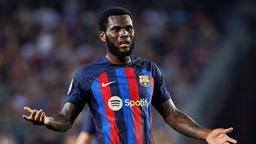 Kessie từ chối Chelsea, muốn tiếp tục ở lại Barca