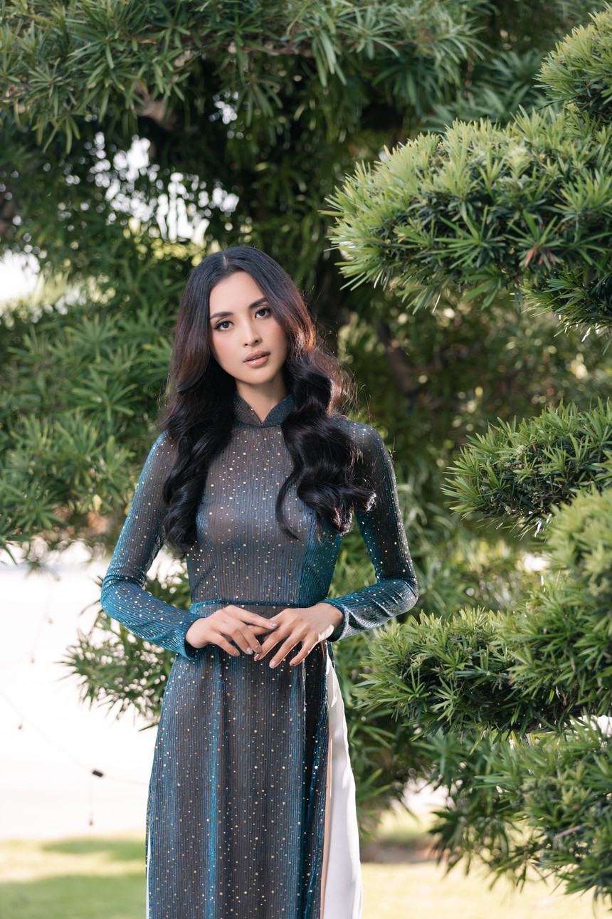 NTK trẻ Nguyễn Minh Long: 25 tuổi được mệnh danh "nhà thiết kế" của các hoa hậu - Ảnh 1. NTK trẻ Nguyễn Minh Long: 25 tuổi được mệnh danh "nhà thiết kế" của các hoa hậu - Ảnh 1.