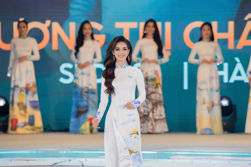 NTK trẻ Nguyễn Minh Long: 25 tuổi được mệnh danh "nhà thiết kế" của các hoa hậu - Ảnh 4. NTK trẻ Nguyễn Minh Long: 25 tuổi được mệnh danh "nhà thiết kế" của các hoa hậu - Ảnh 4.