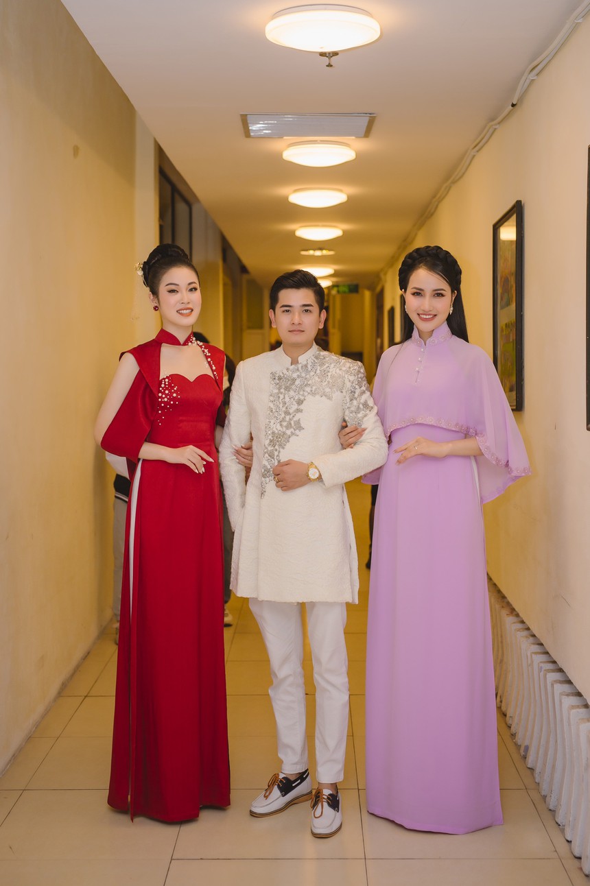 NTK trẻ Nguyễn Minh Long: 25 tuổi được mệnh danh "nhà thiết kế" của các hoa hậu - Ảnh 6. NTK trẻ Nguyễn Minh Long: 25 tuổi được mệnh danh "nhà thiết kế" của các hoa hậu - Ảnh 6.