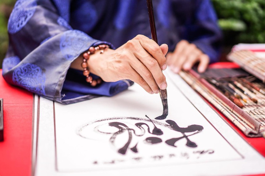 Mạch ngầm văn hóa Việt trong nghệ thuật thư pháp sáng tạo của "Ông đồ thời đại 4.0": "Mình luôn cố gắng hướng con chữ của mình đến cái tính Chân - Thiện - Mỹ" - Ảnh 4.