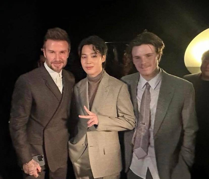 Mỹ nam BTS xuất hiện tại show của Dior, netizen bỗng réo tên Jisoo - Suzy với lý do khó đỡ - Ảnh 3. Mỹ nam BTS xuất hiện tại show của Dior, netizen bỗng réo tên Jisoo - Suzy với lý do khó đỡ - Ảnh 3.