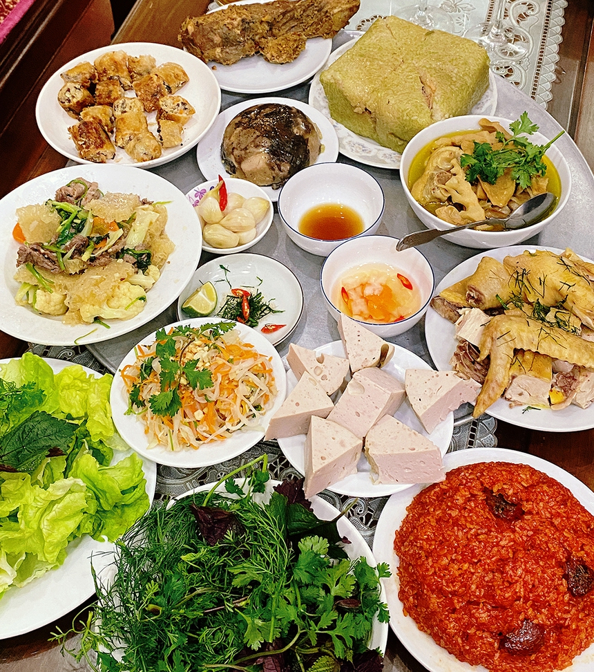 Mạng xã hội ngày 30 Tết rực rỡ với những mâm cơm tất niên khắp mọi miền, nhà nào cũng làm đủ món hoành tráng - Ảnh 5.