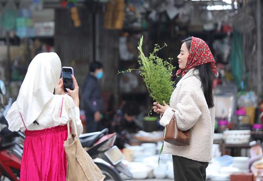 Hà Nội bình dị chiều 30 Tết - Ảnh 9.