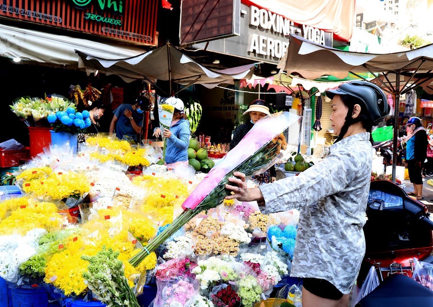 Thành phố Hồ Chí Minh ngày 30 Tết Quý Mão 2023 - Ảnh 4.