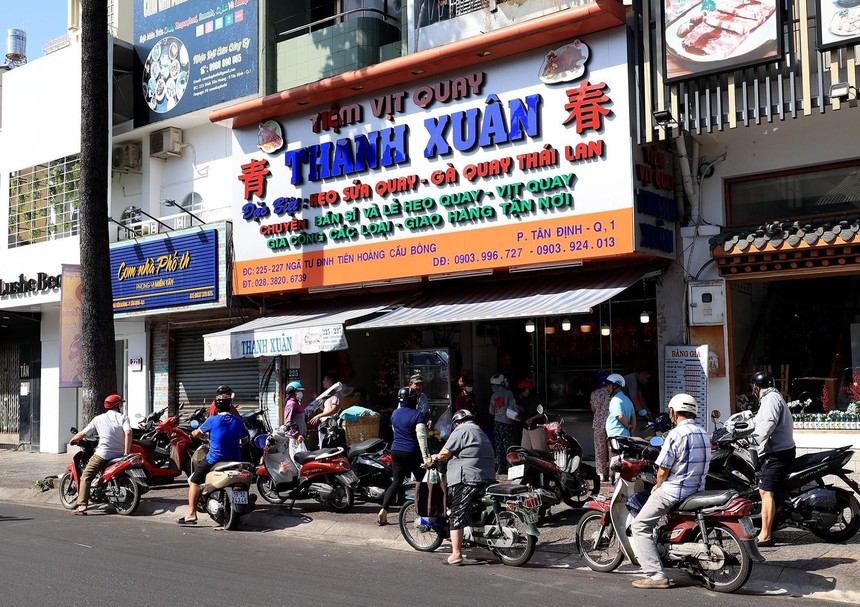 Thành phố Hồ Chí Minh ngày 30 Tết Quý Mão 2023 - Ảnh 3.