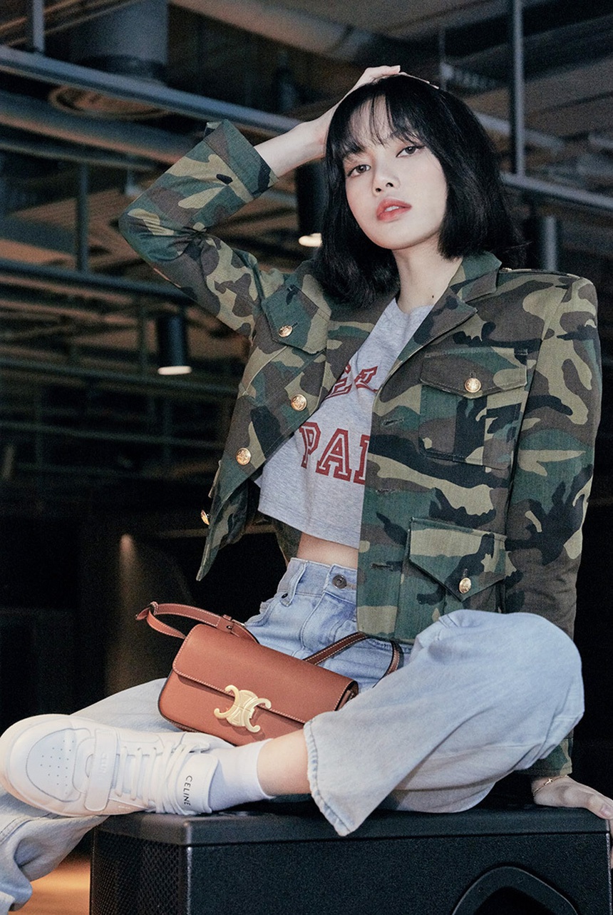 Có 1 hoạ tiết hầm hố nhưng cực cool khiến từ Lisa (BLACKPINK) cho tới Bella Hadid phải 'đổ rạp', được dự báo là hot trend 2023 - Ảnh 3. Có 1 hoạ tiết hầm hố nhưng cực cool khiến từ Lisa (BLACKPINK) cho tới Bella Hadid phải 'đổ rạp', được dự báo là hot trend 2023 - Ảnh 3.