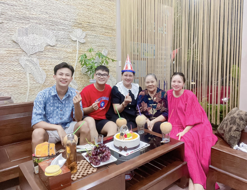 Quý cô tuổi Mão 6,6 triệu follow: Chuyện hôn nhân như phim hài, ngày Tết chồng tuyên bố “Đàn ông hiện đại không ngại rửa bát” - Ảnh 2. Quý cô tuổi Mão 6,6 triệu follow: Chuyện hôn nhân như phim hài, ngày Tết chồng tuyên bố “Đàn ông hiện đại không ngại rửa bát” - Ảnh 2.