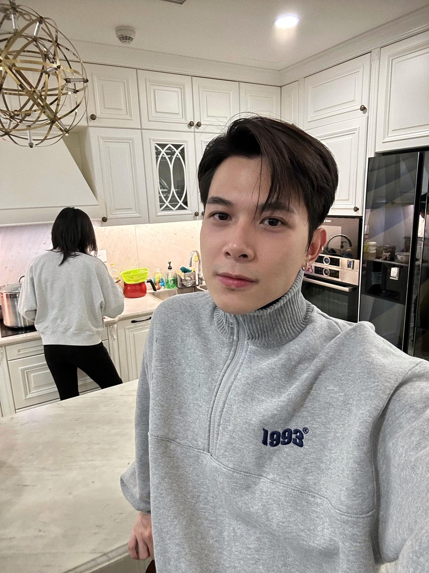 Sao Việt ngày Mồng 1 Tết: Loạt cặp đôi thi nhau phát 'cẩu lương', Anh Tú khoe Diệu Nhi lần đầu làm 1 việc  - Ảnh 1.